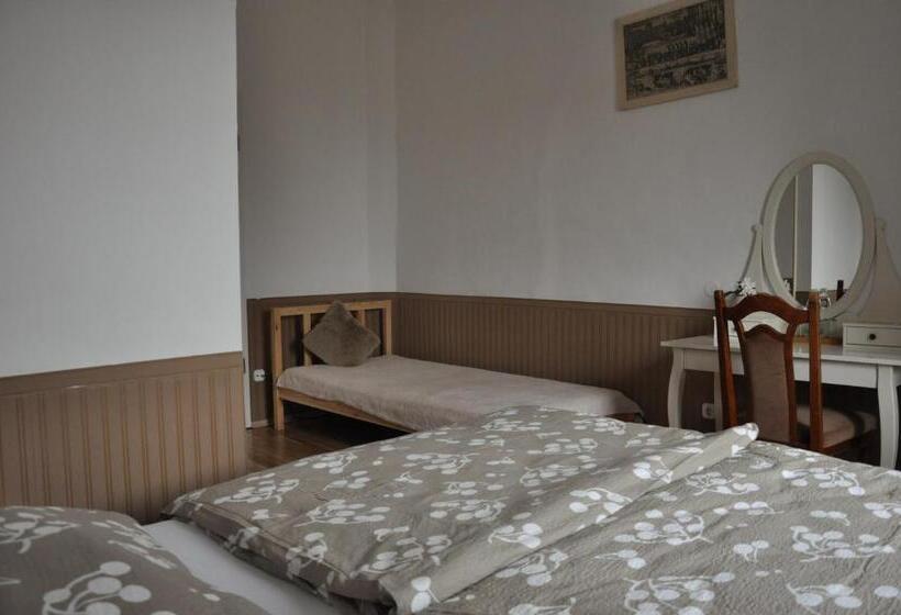 스탠다드 트리플 룸, Gloriett Panzió