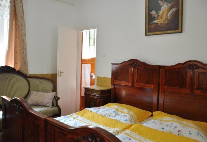 패밀리 룸, Gloriett Panzió