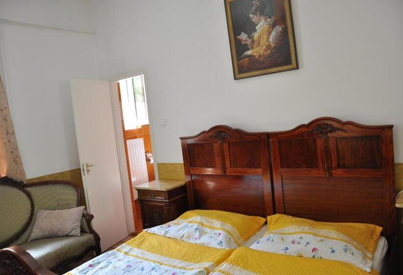 패밀리 룸, Gloriett Panzió