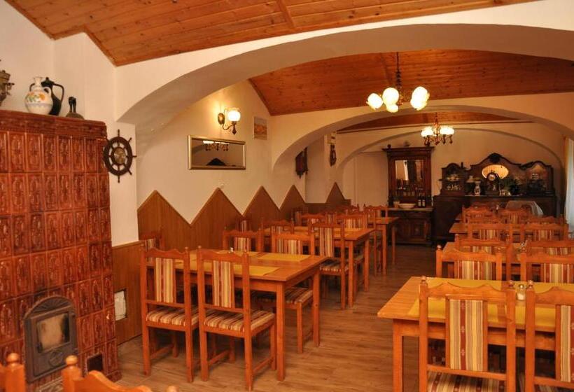 패밀리 룸, Gloriett Panzió