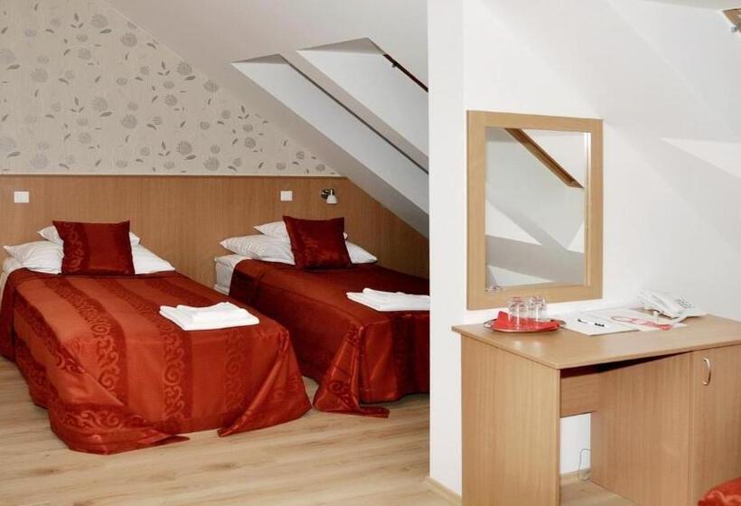 חדר סטנדרט לשלושה, Belvárdi Fogadó