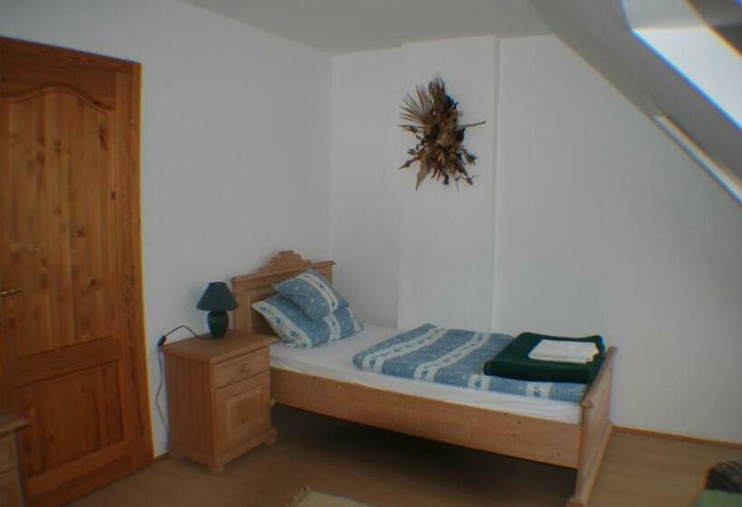 带两个卧室的复式公寓, Rozália Vendégház