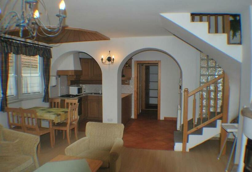 带两个卧室的复式公寓, Rozália Vendégház