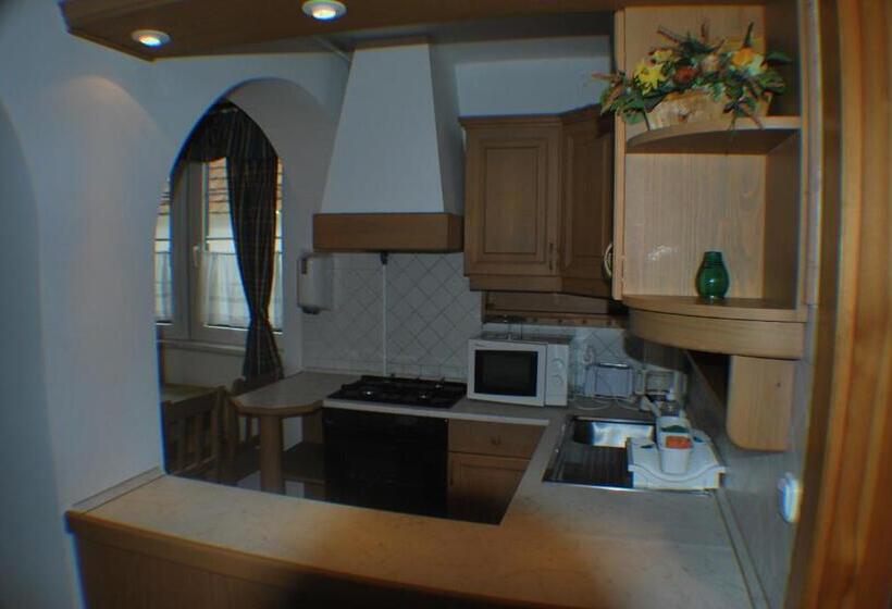 带两个卧室的复式公寓, Rozália Vendégház