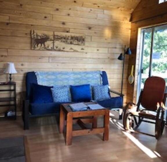 スタンダードバンガロー, Nimpo Lake Resort