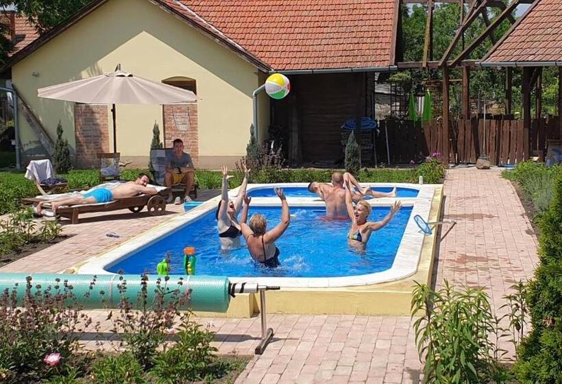 Номер Стандарт, Fogadó A Suttogóhoz