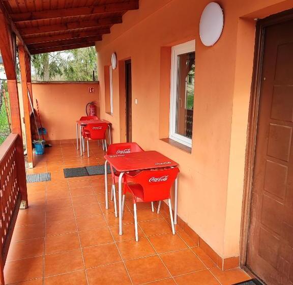 基本三人间, Havanna étterem és Vendégház