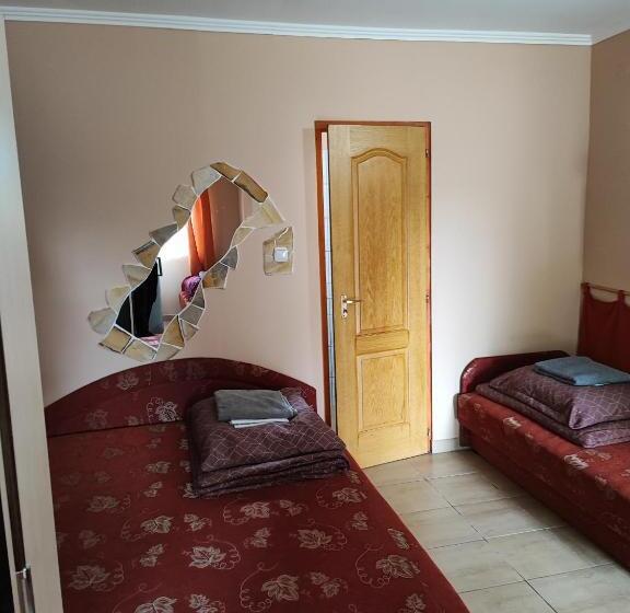 基本三人间, Havanna étterem és Vendégház