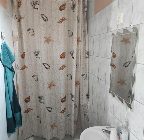 基本三人间, Havanna étterem és Vendégház