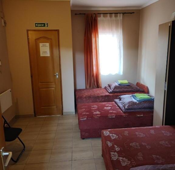 基本三人间, Havanna étterem és Vendégház