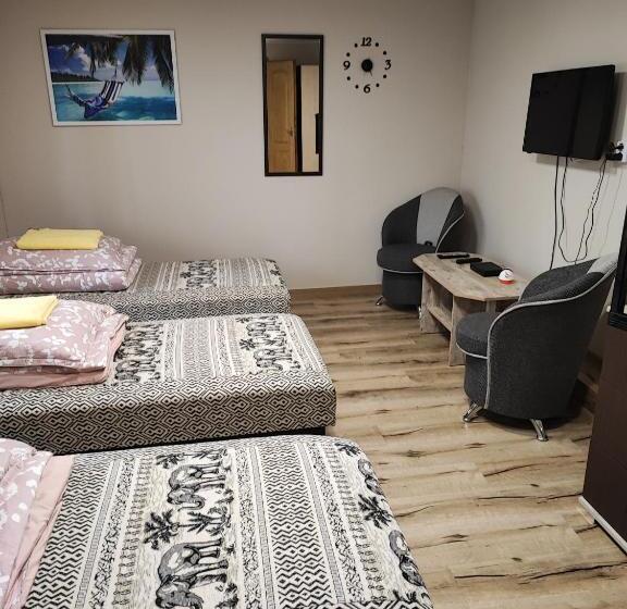 高级三人间, Havanna étterem és Vendégház