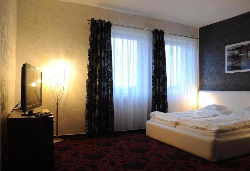 Standard Szoba, Restaurace A Hotel Amerika