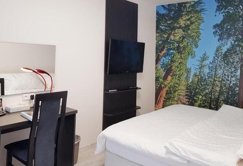 Standard Szoba, Restaurace A Hotel Amerika