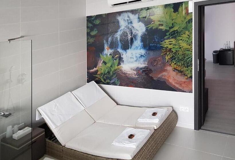 Suite King Size Bed, Restaurace A Hotel Amerika