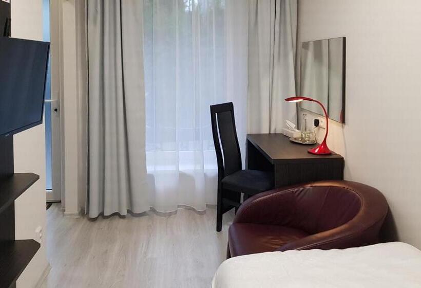 Standard Egyágyas Szoba, Restaurace A Hotel Amerika