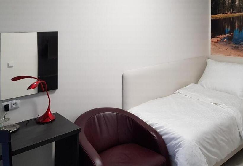 Standard Egyágyas Szoba, Restaurace A Hotel Amerika