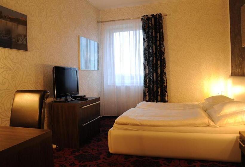 Standard Szoba, Restaurace A Hotel Amerika