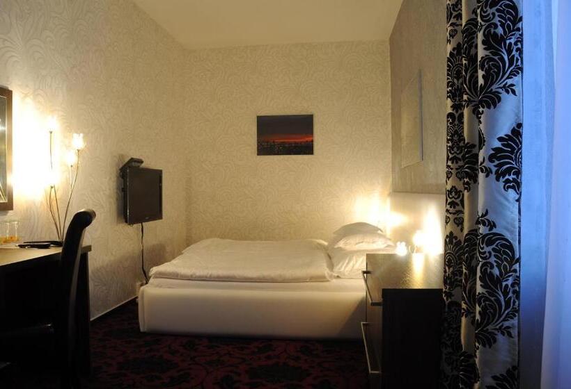 标准间, Restaurace A Hotel Amerika
