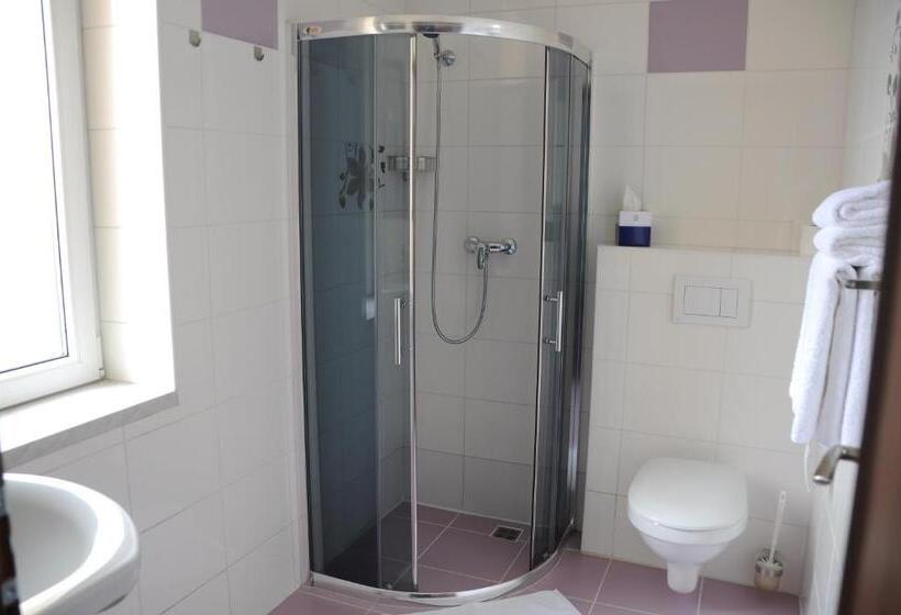 Standard Szoba, Restaurace A Hotel Amerika