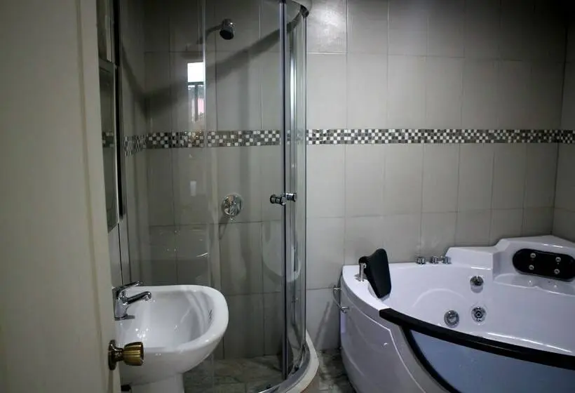 Deluxe Suite, Santval