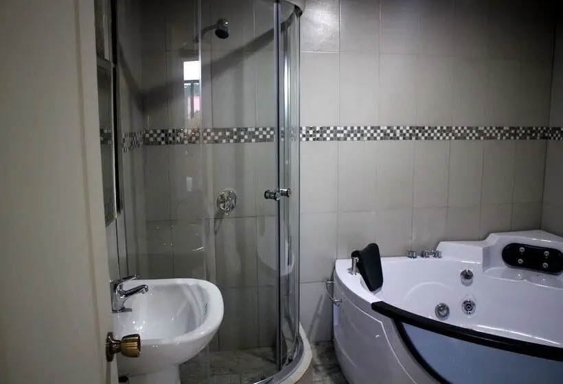 Deluxe Suite, Santval