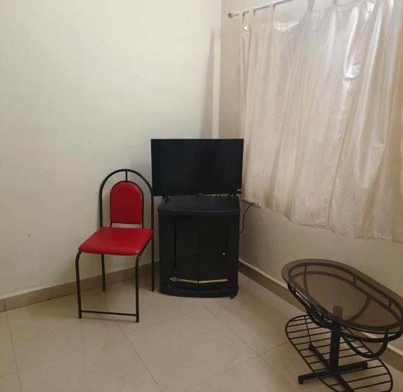 三人经典房间, O La Grande Residencya