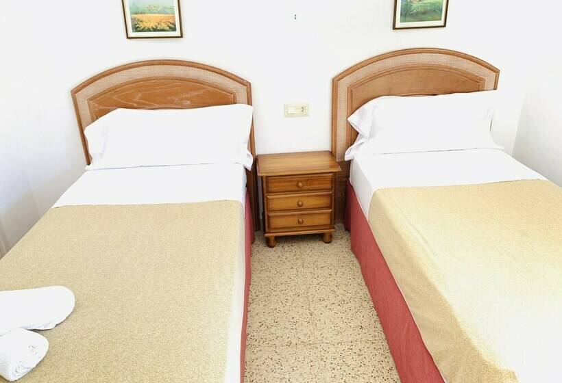 דירת חדר, Eva Aparta