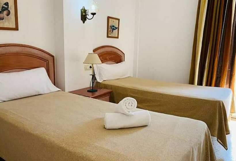 דירת חדר, Eva Aparta