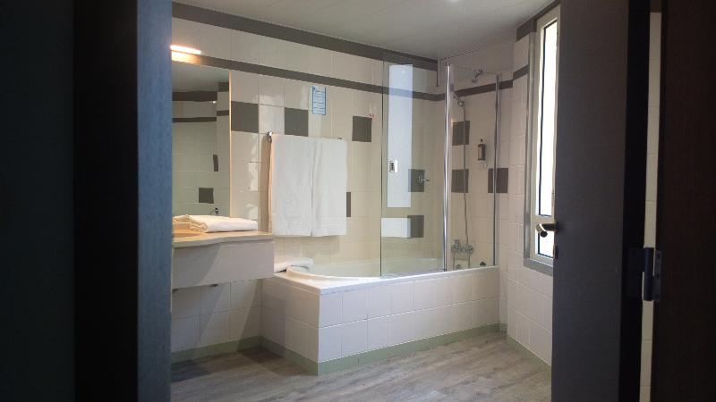 スタンダードトリプルルーム, Euro Moniz