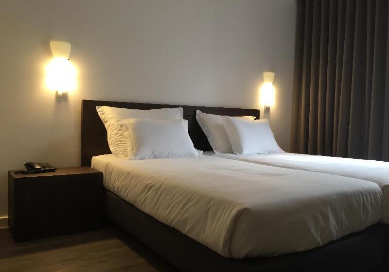 マウンテンビュースタンダードルーム, Euro Moniz