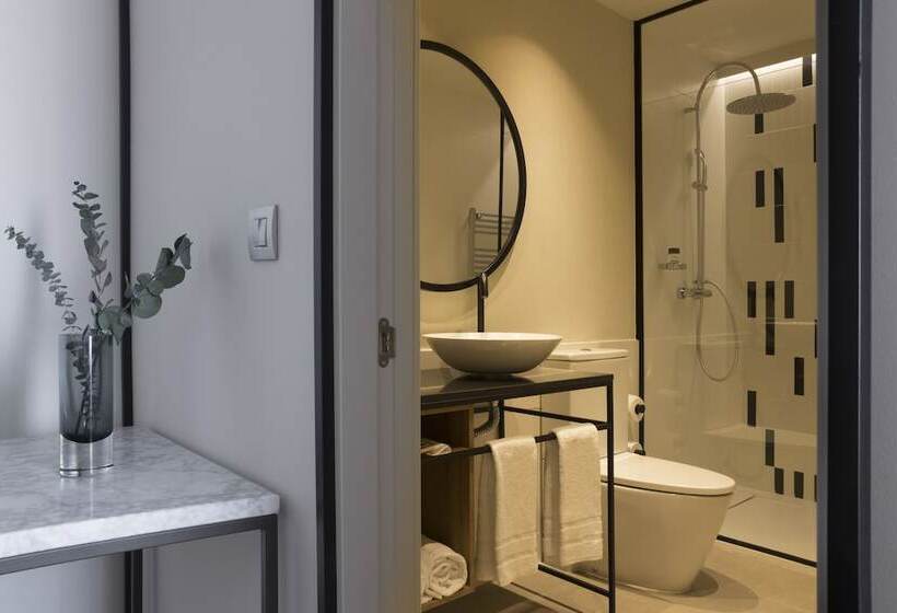 اتاق استاندارد, Icon Embassy