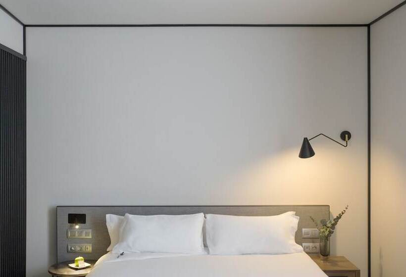 اتاق استاندارد, Icon Embassy