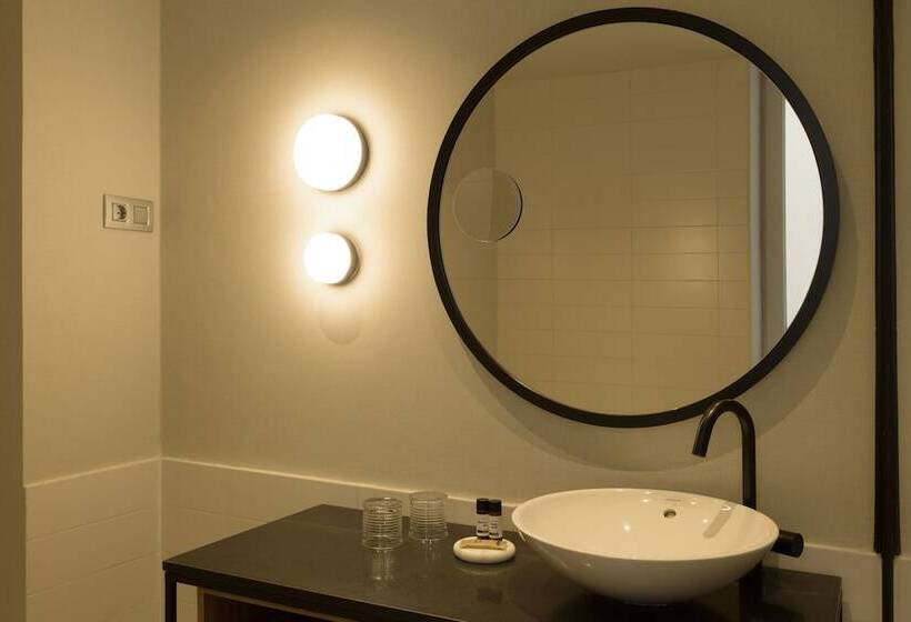 اتاق استاندارد چهار تخته, Icon Embassy