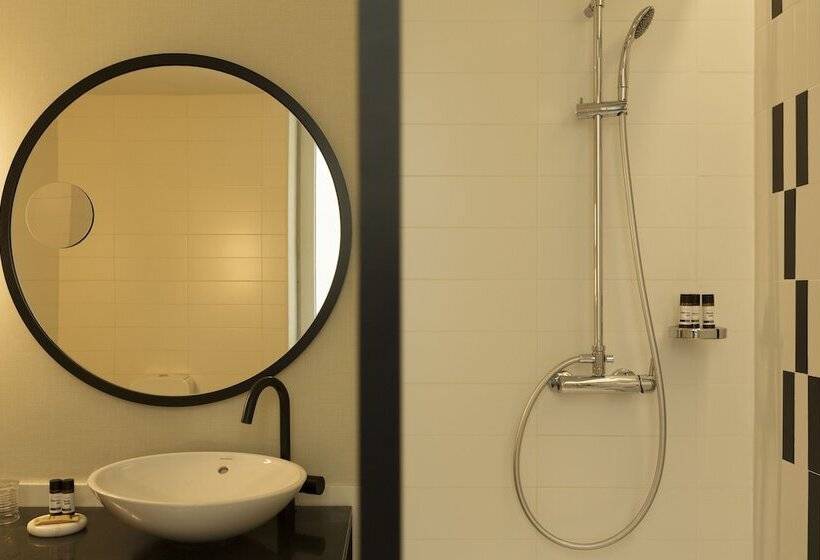 اتاق استاندارد چهار تخته, Icon Embassy