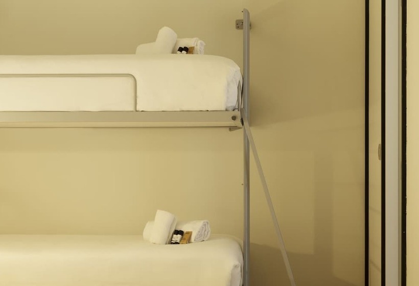 اتاق استاندارد چهار تخته, Icon Embassy