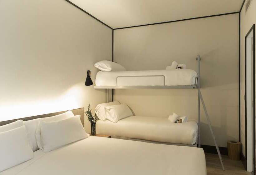 اتاق استاندارد چهار تخته, Icon Embassy