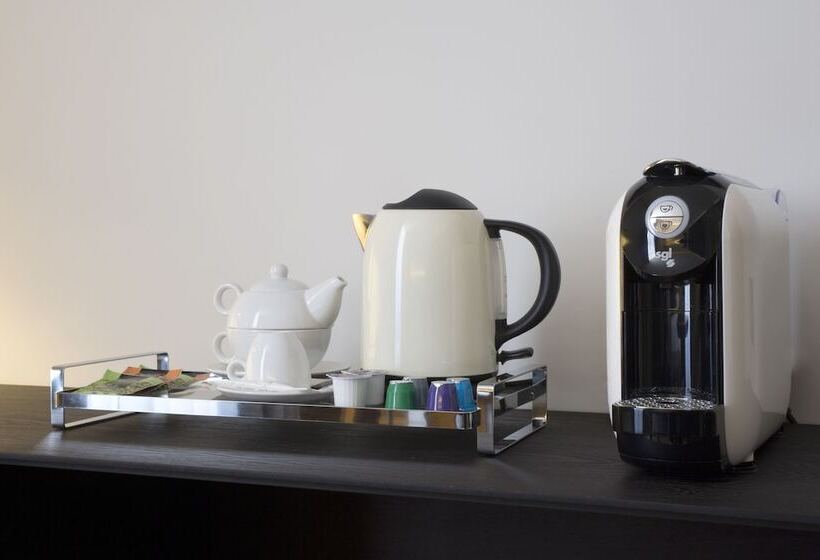 اتاق لوکس با چشم‌انداز شهر, Icon Embassy