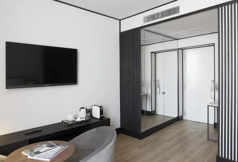 اتاق لوکس با تراس, Icon Embassy