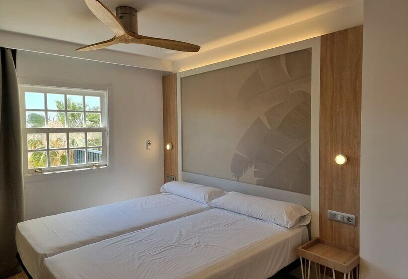 带1个卧室带泳池的公寓, Laguna Park 1