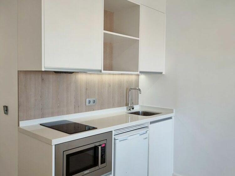 标准工作室, Laguna Park 1