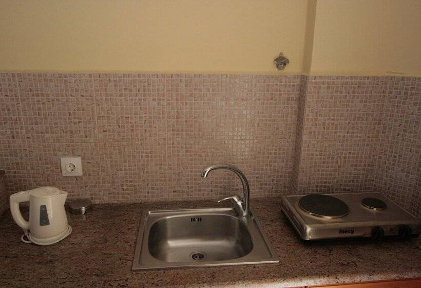 Студия Стандарт, Village Inn Studios & Family Apartments
