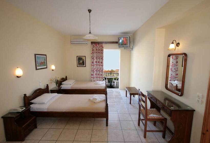 Студия Superior, Village Inn Studios & Family Apartments