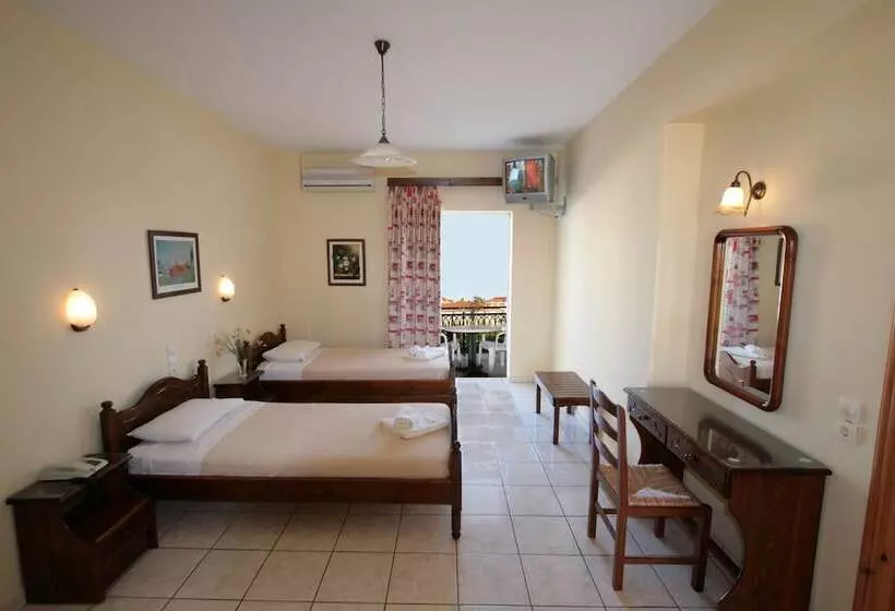 استودیوی سوپریور, Village Inn Studios & Family Apartments