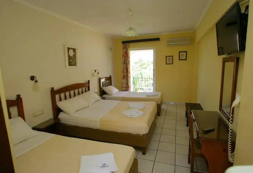 اتاق استاندارد چهار تخته, Village Inn Studios & Family Apartments