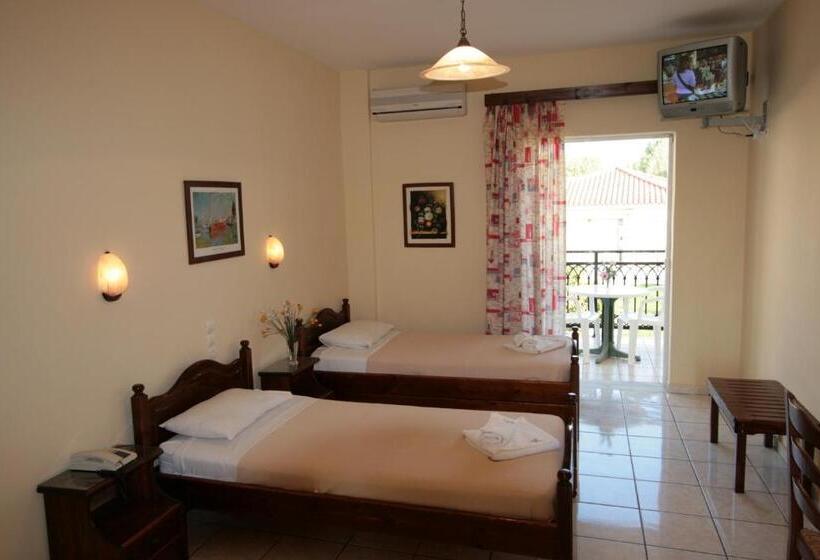 استودیوی استاندارد, Village Inn Studios & Family Apartments