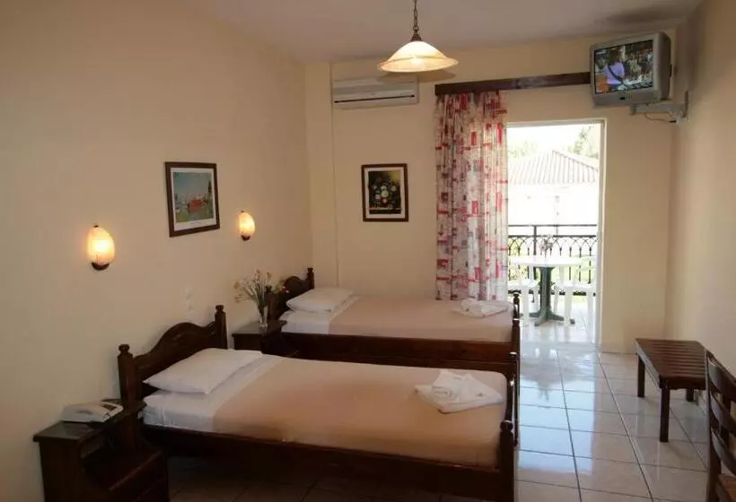 استودیوی استاندارد, Village Inn Studios & Family Apartments