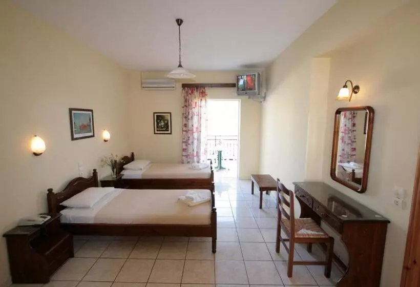 استودیوی سوپریور, Village Inn Studios & Family Apartments