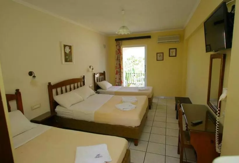 اتاق استاندارد چهار تخته, Village Inn Studios & Family Apartments