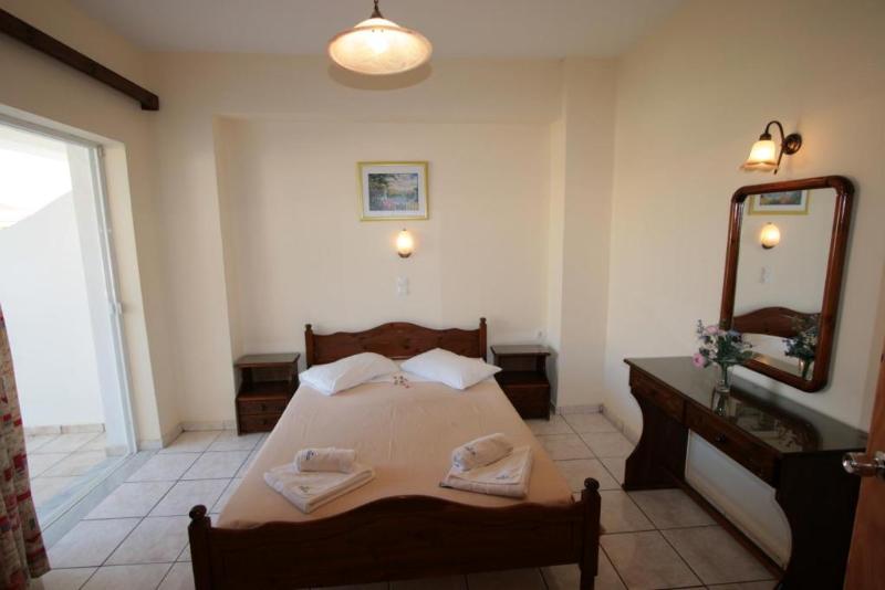 استودیوی سوپریور, Village Inn Studios & Family Apartments