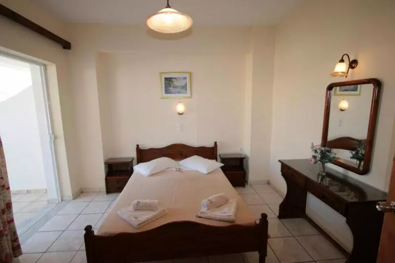 استودیوی سوپریور, Village Inn Studios & Family Apartments